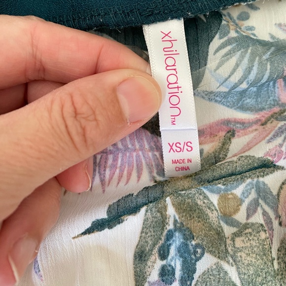 Pretty floral cover up - Picture 3 of 3